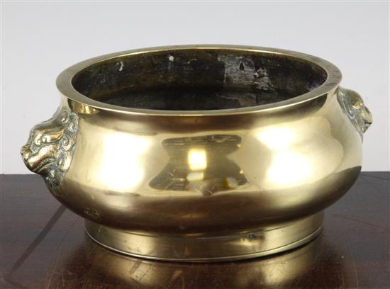 A Chinese bronze gui censer, 19th century, 19cm